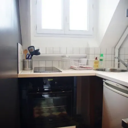 De La Condamine - 4 Adults Apartman