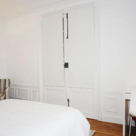 De La Condamine - 4 Adults Apartment Paris