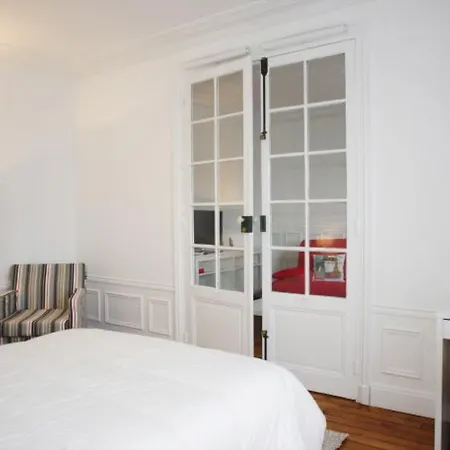 De La Condamine - 4 Adults Paris