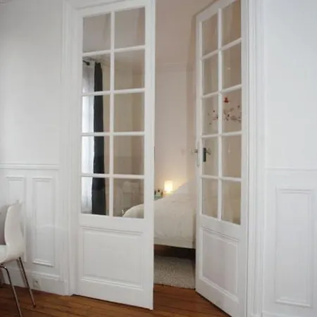 De La Condamine - 4 Adults Apartman *
